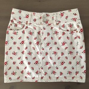 URBAN OUTFITTERS FLOWER MINI SKIRT